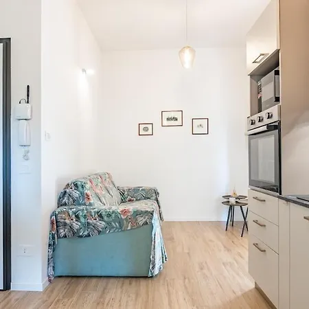 Prestigious Apartment *