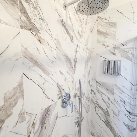 Prestigious Apartment *